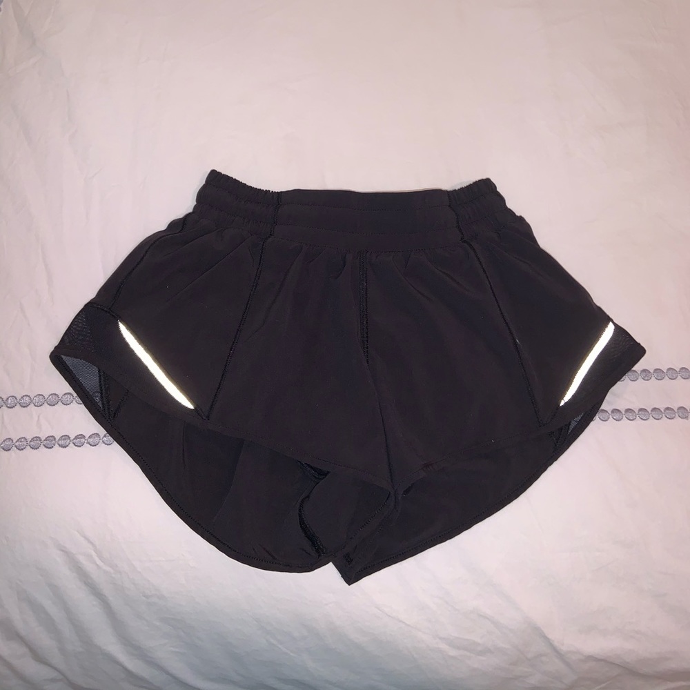Lululemon hotty hot shorts 2.5”
